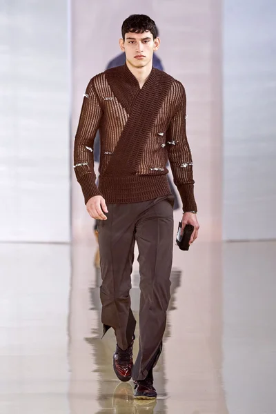 Look 10